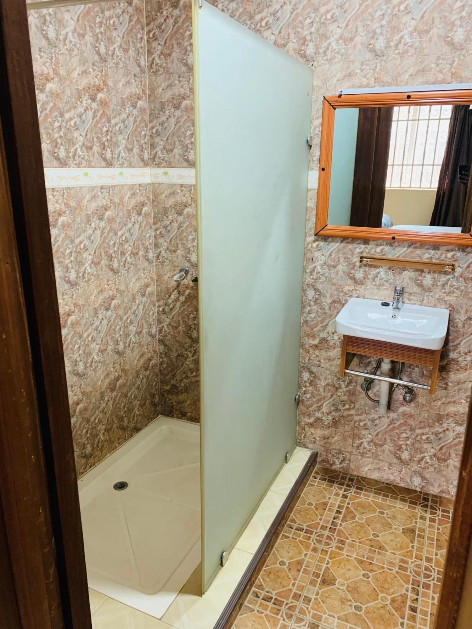 Dc Ambassadors Hotel Dawhwenya Luaran gambar